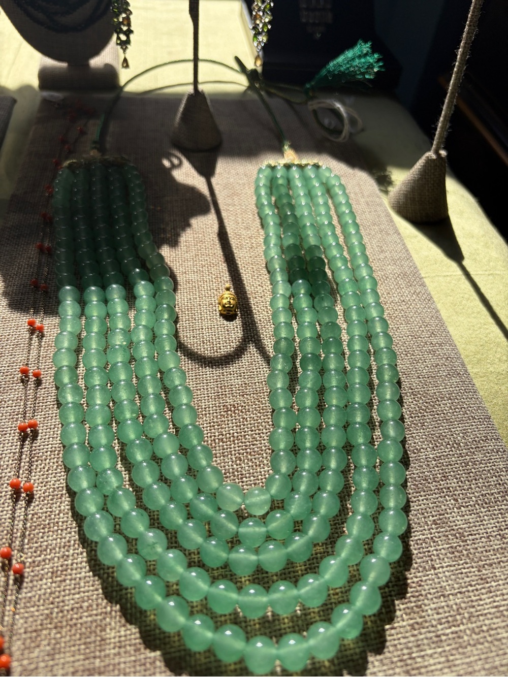 5 strand (heated) Emerald bead necklace. - Picture 3 of 4